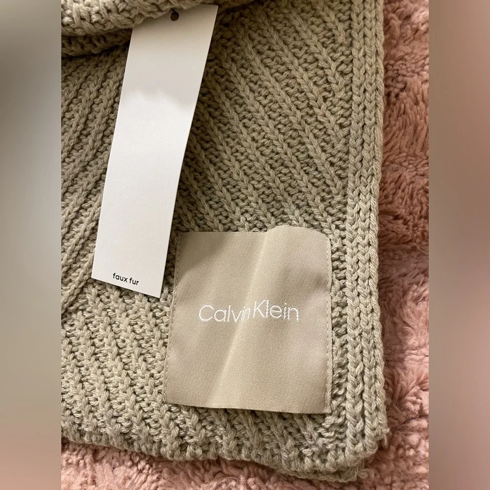NWT Calvin Klein Knit Beanie and Scarf Gift Set